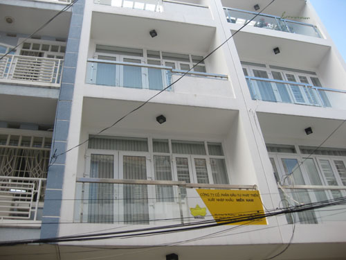 Cho thuê nhà MT Đông Du,quận 1. DT: 8x20 nhà trệt, 1 lầu. Giá Thuê: 6000 USD