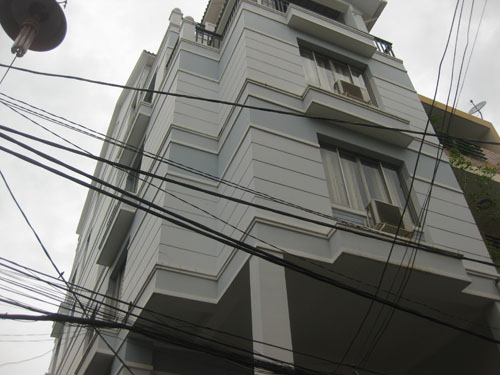 Cho thuê nhà MT Nguyễn Thái Học Quận 1. DT: 4x17 nhà trệt, 5 lầu. Giá Thuê: 4000 USD