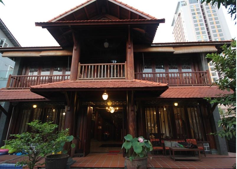 Cho thuê villa quận 2, đường Nguyễn Văn Hưởng, Villa gỗ cao cấp có diện tích sử dụng 400m2,, giá 3000$