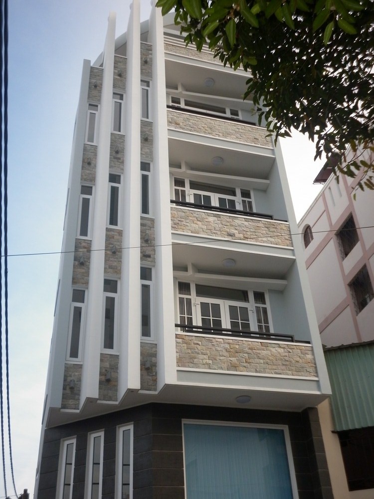 Cho thuê nhà quận 3,đường nội bộ CMT8, Dt 5*17, trệt, 5 lầu, giá 2000$