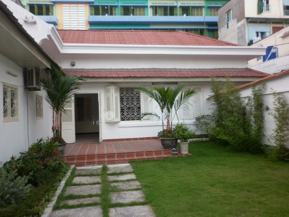 Cho thuê villa quận 3, đường Kỳ Đồng nhà gồm trệt, 1 lầu, giá 2400$ thương lượng 